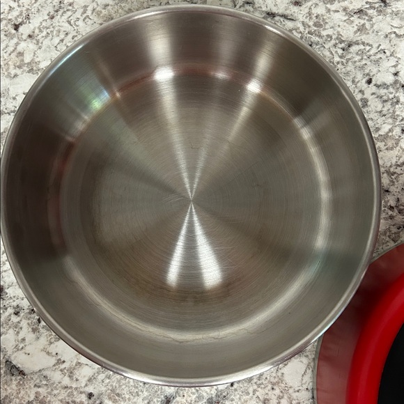 Set of Two Stainless Steel Dog Bowls - Red and Seafoam - Picture 4 of 11